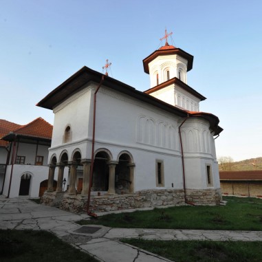 Mănăstirea Sărăcinești